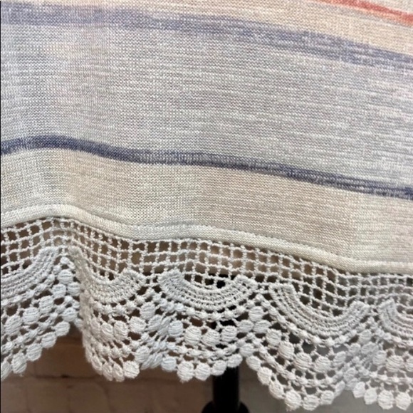 LC Lauren Conrad Lace trimmed too - Picture 7 of 7